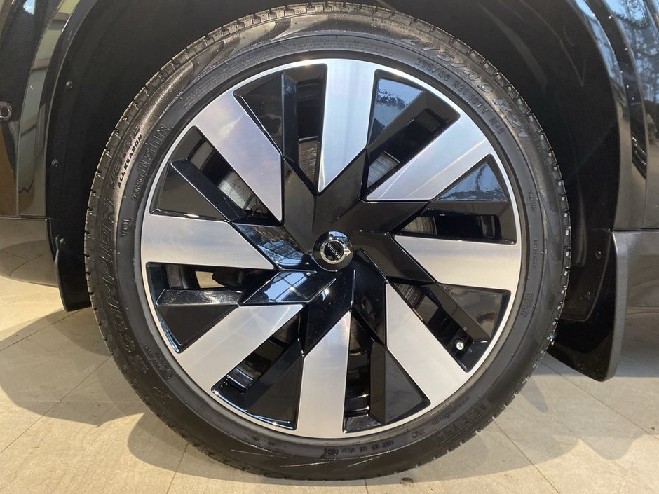 2024 Volvo XC90 Recharge T8 eAWD PHEV Ultimate Bright Theme 7-Seater-8