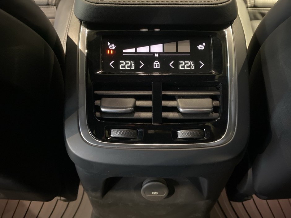 2024 Volvo XC90 Recharge T8 eAWD PHEV Ultimate Bright Theme 7-Seater-18