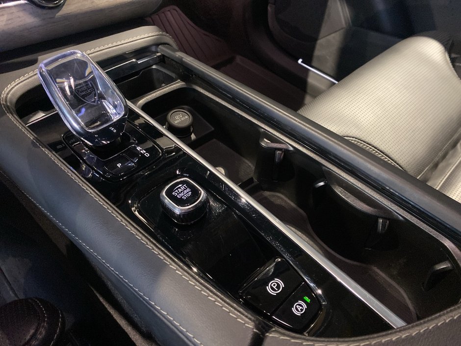 2024 Volvo XC90 Recharge T8 eAWD PHEV Ultimate Bright Theme 7-Seater-12