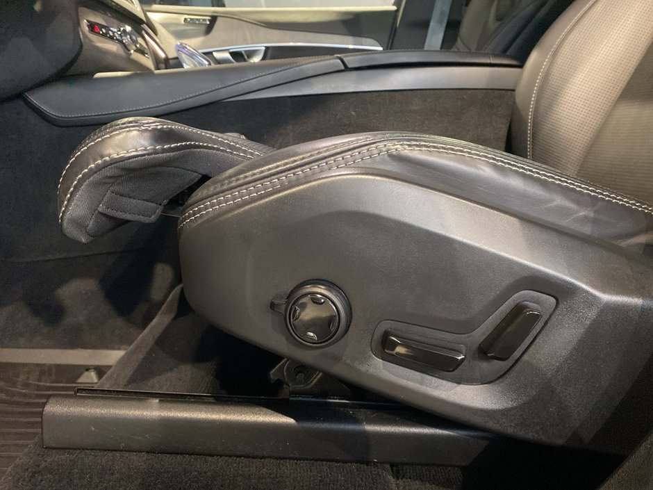 2024 Volvo XC90 Recharge T8 eAWD PHEV Ultimate Bright Theme 7-Seater-13