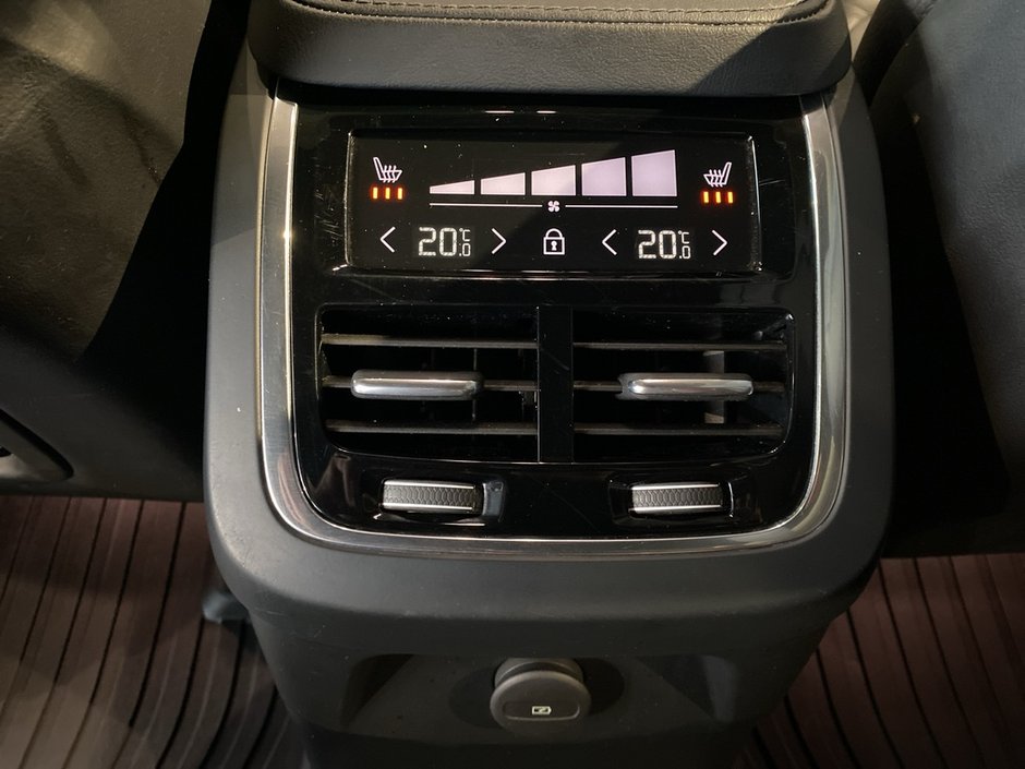 2024 Volvo XC90 Recharge T8 eAWD PHEV Plus Bright Theme 7-Seater-17