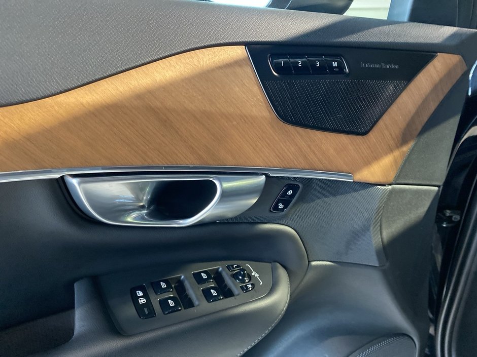 2024 Volvo XC90 Recharge T8 eAWD PHEV Plus Bright Theme 7-Seater-11