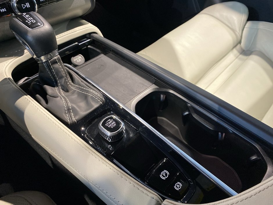 2022 Volvo XC90 T6 AWD R-Design 7 Seater-12