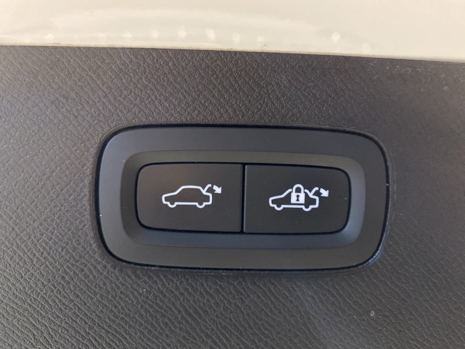 2022 Volvo XC90 T6 AWD R-Design 7 Seater-23