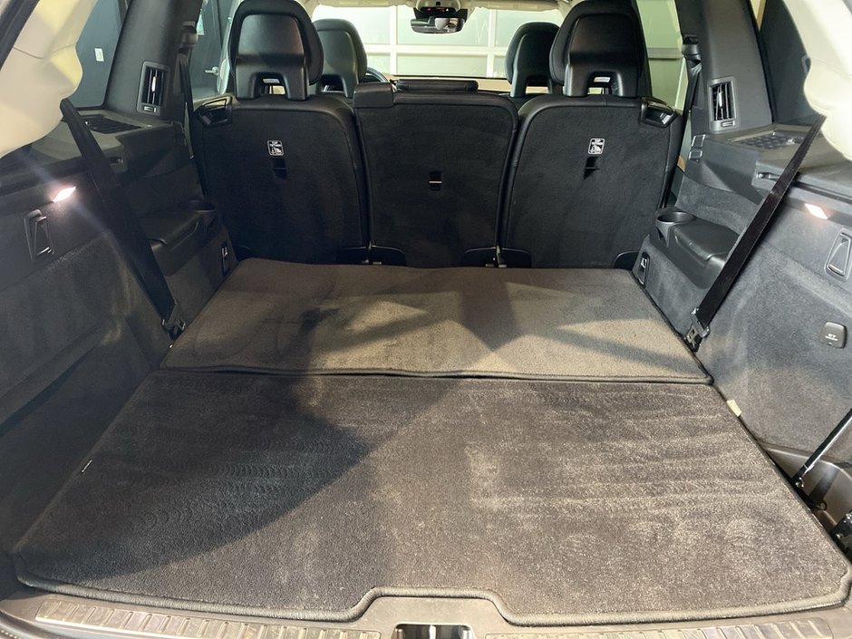 2022 Volvo XC90 T6 AWD Momentum (7-Seat)-19