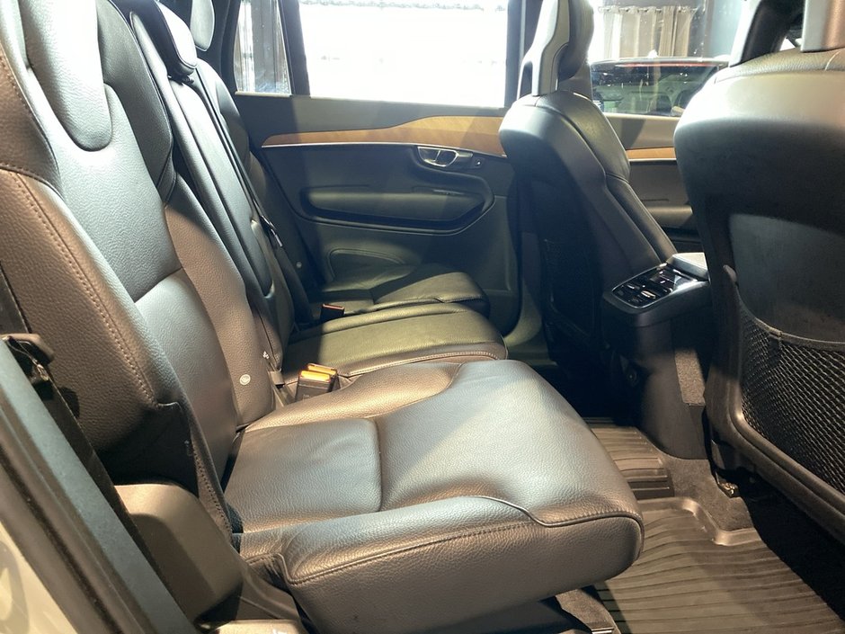 2022 Volvo XC90 T6 AWD Momentum (7-Seat)-21