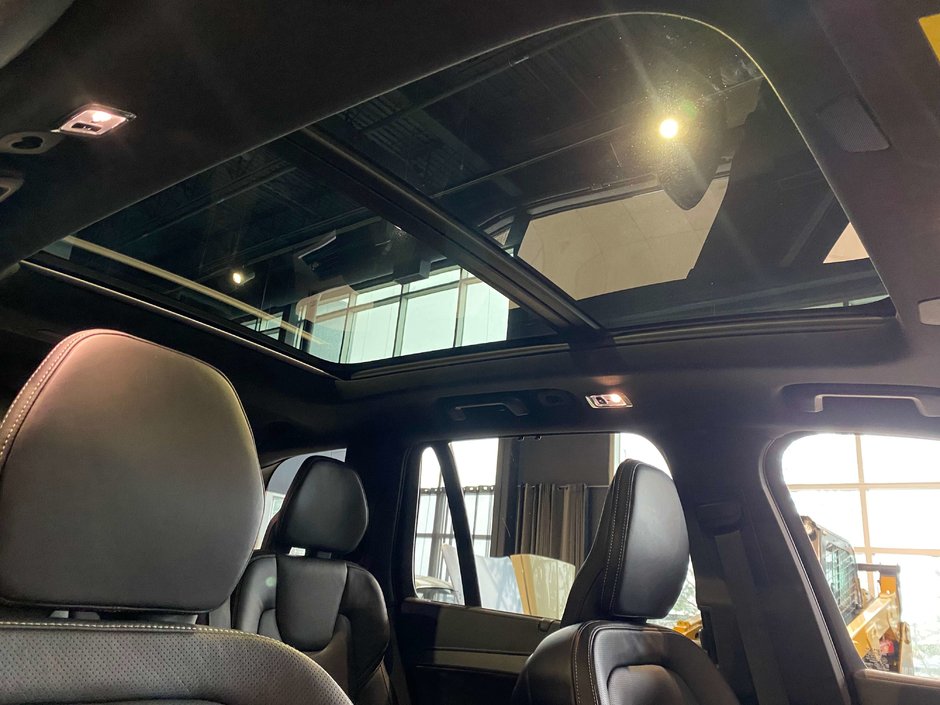 2022 Volvo XC90 T6 AWD R-Design 7 Seater-27