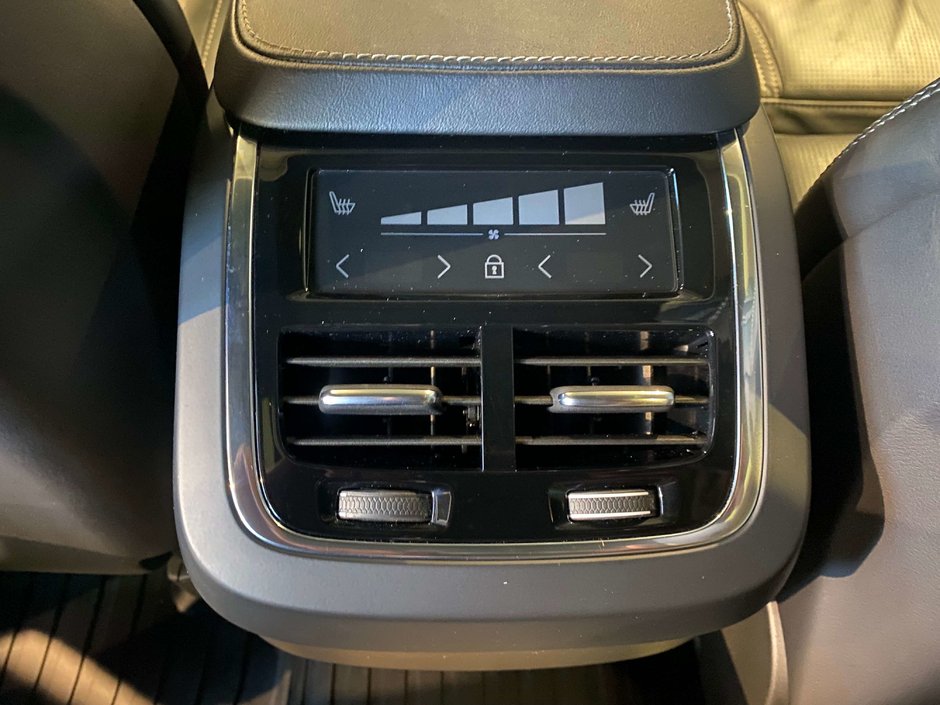 2022 Volvo XC90 T6 AWD Inscription (7-Seat)-18