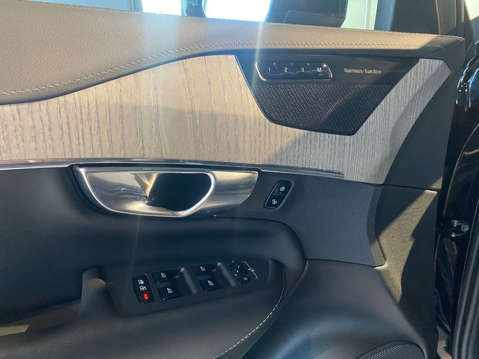 2022 Volvo XC90 T6 AWD Inscription (7-Seat)-11