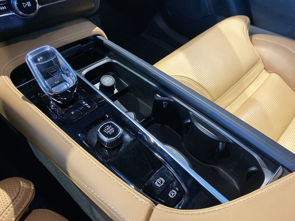 2023 Volvo XC90 B6 AWD Ultimate Dark-12