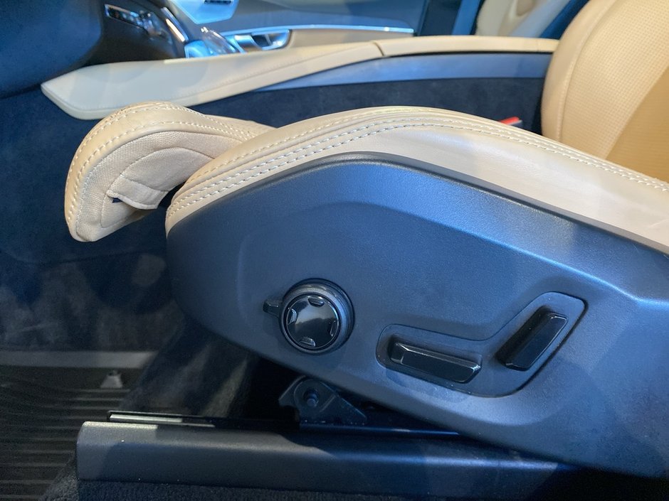 2023 Volvo XC90 B6 AWD Ultimate Dark-13