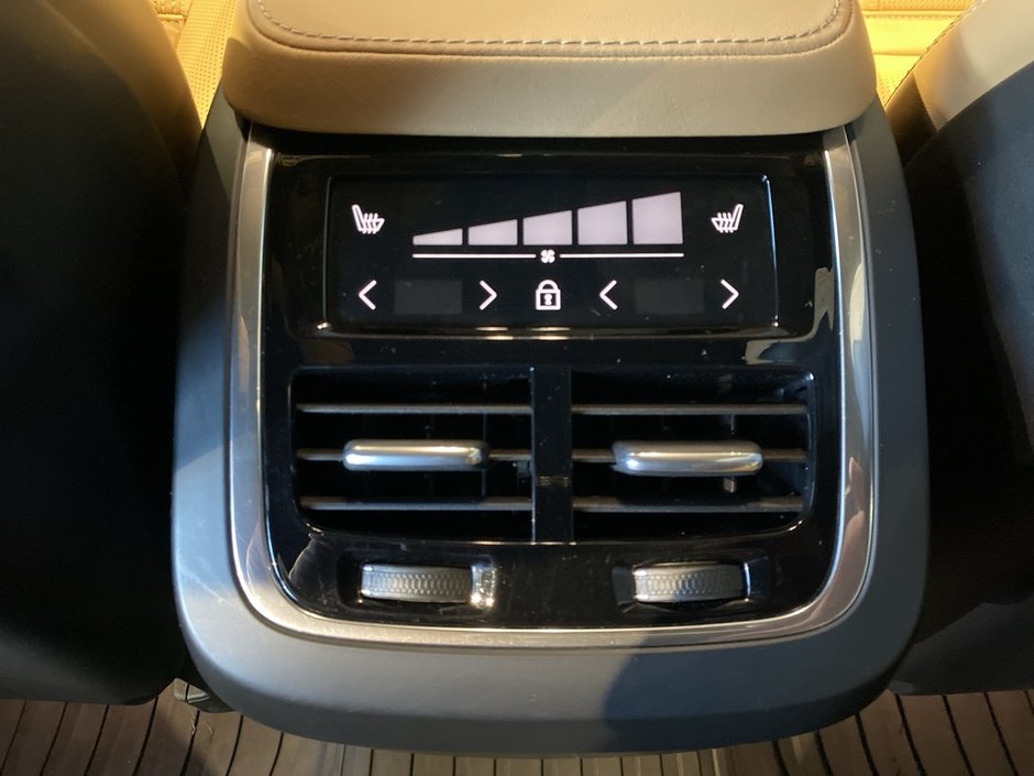 2023 Volvo XC90 B6 AWD Ultimate Dark-19