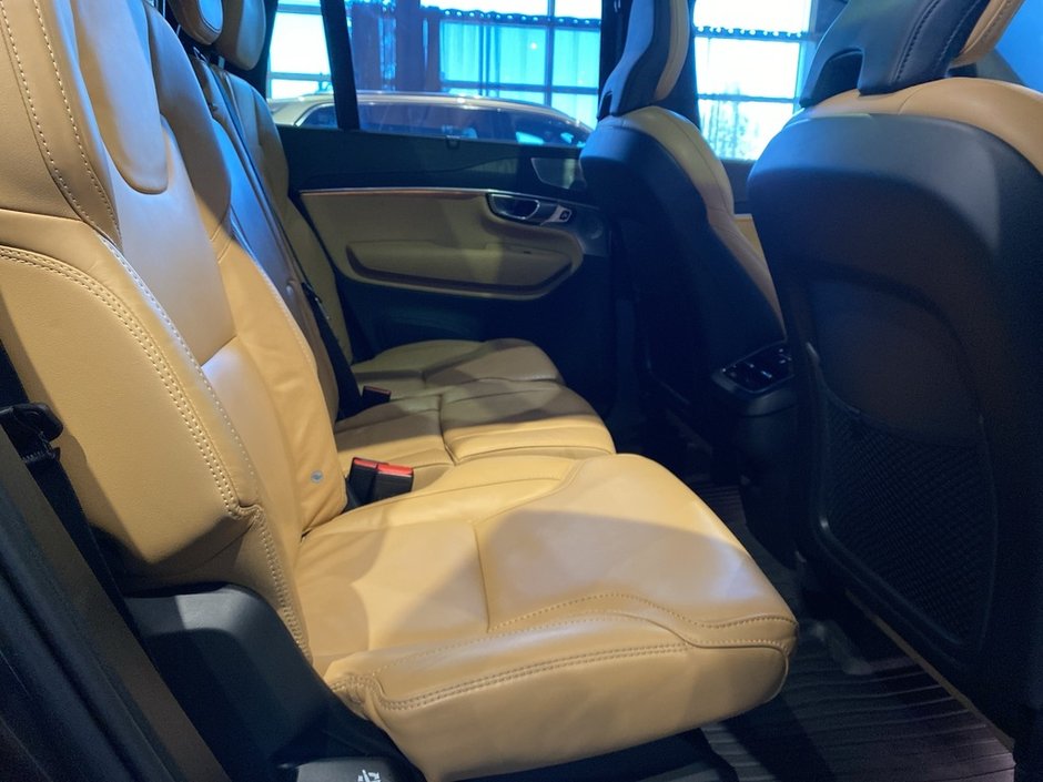 2023 Volvo XC90 B6 AWD Ultimate Dark-25