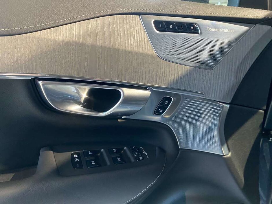 2023 Volvo XC90 B6 AWD Ultimate Bright-11