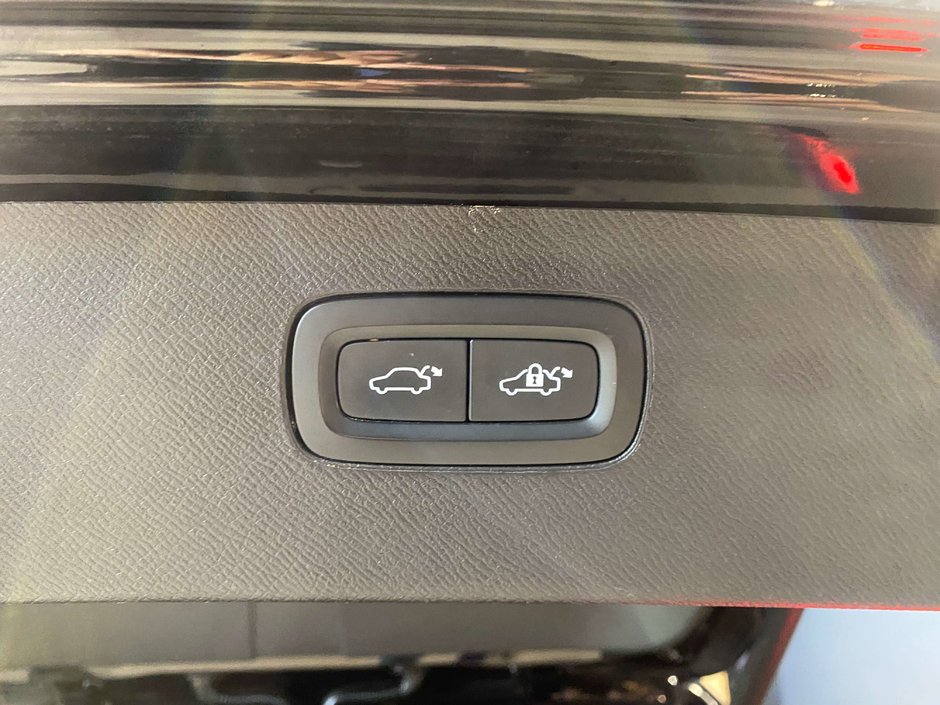 2023 Volvo XC90 Recharge Ultimate Dark-23