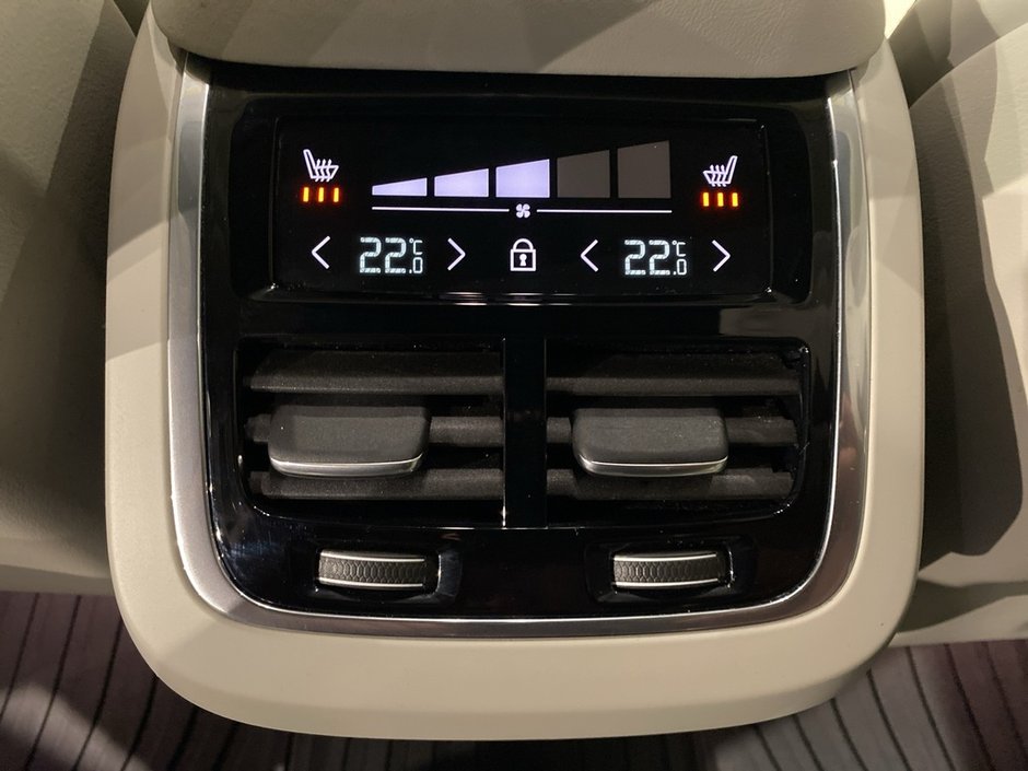 2024 Volvo XC90 B6 AWD Ultimate Bright Theme 7-Seater-19