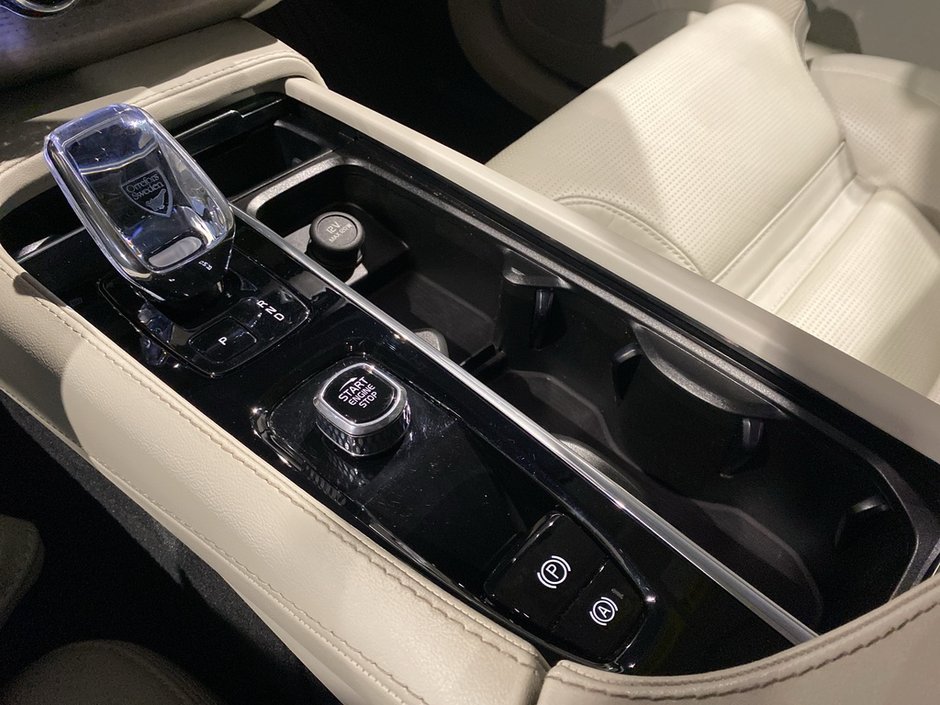 2024 Volvo XC90 B6 AWD Ultimate Bright Theme 7-Seater-12