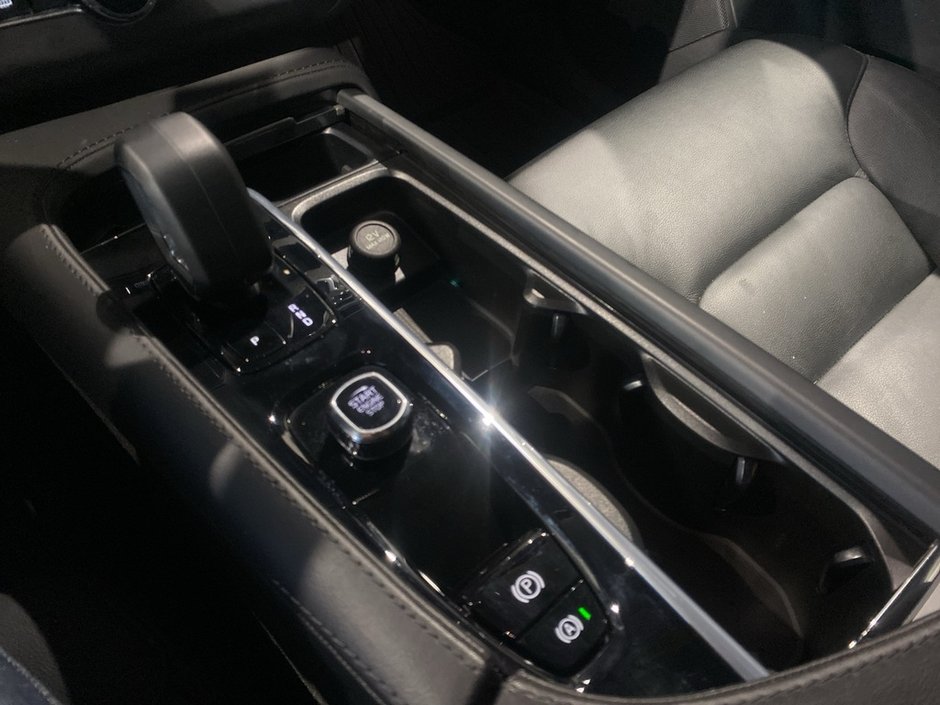 2024 Volvo XC90 B6 AWD Core Bright Theme 7-Seater-12