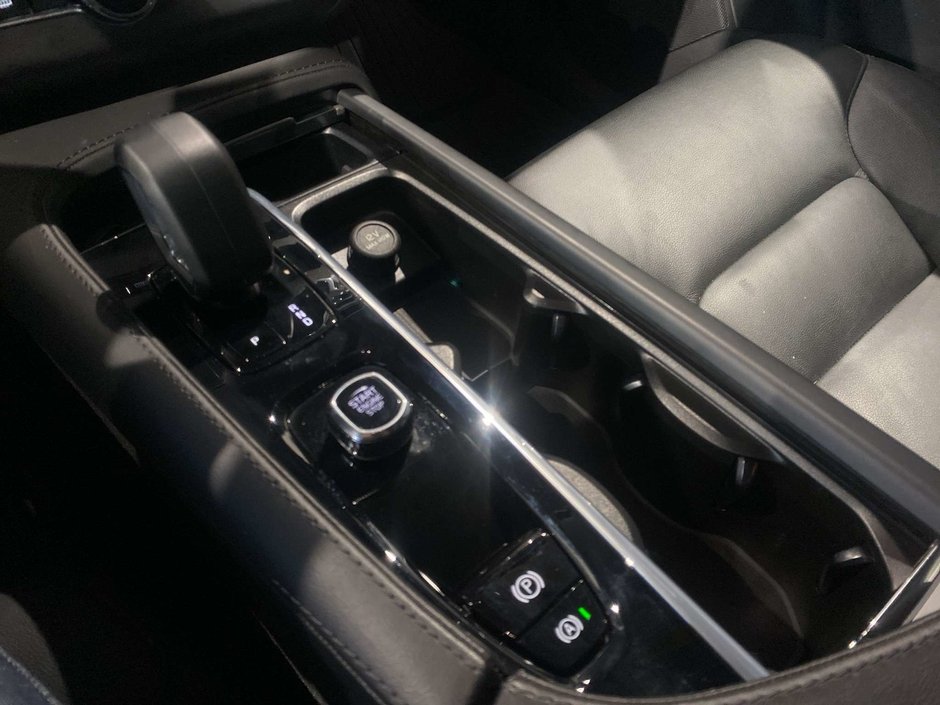 2024 Volvo XC90 B6 AWD Core Bright Theme 7-Seater-12