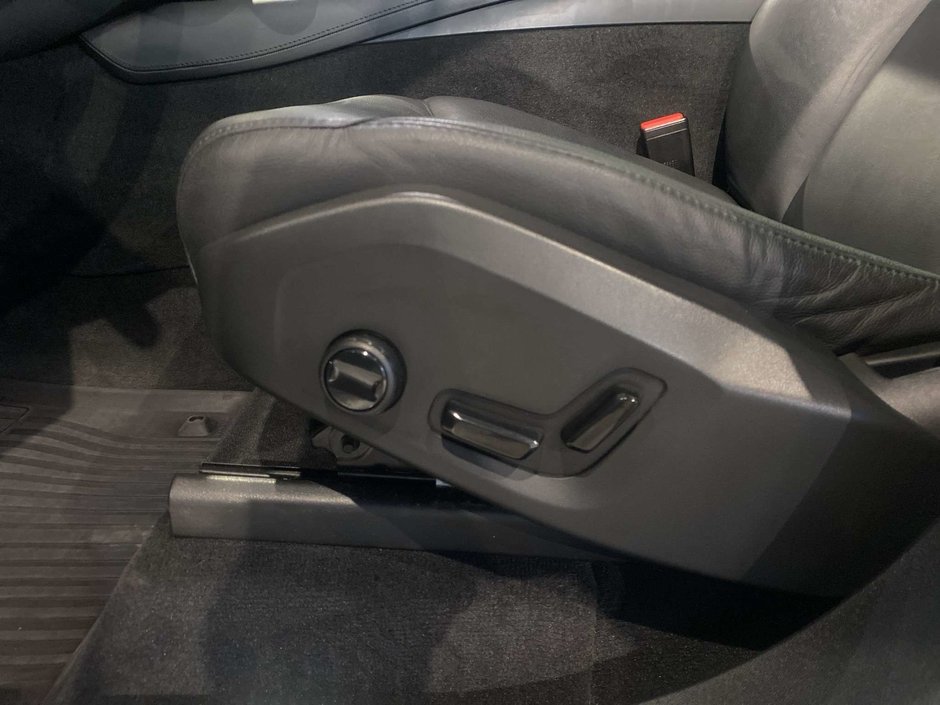 2024 Volvo XC90 B6 AWD Core Bright Theme 7-Seater-13