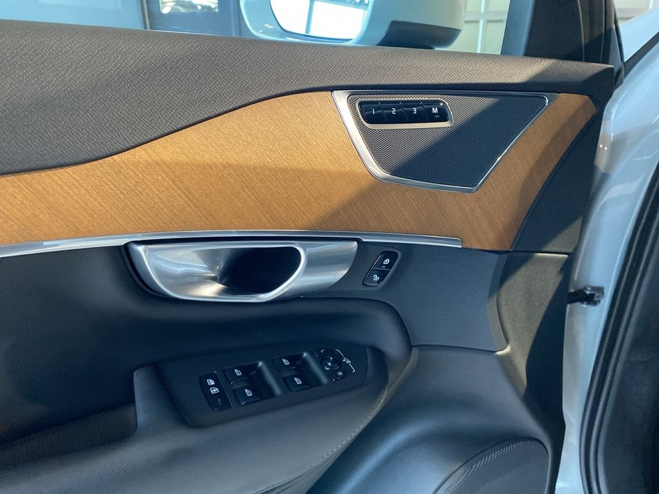 2024 Volvo XC90 B6 AWD Plus Bright Theme 7-Seater-11