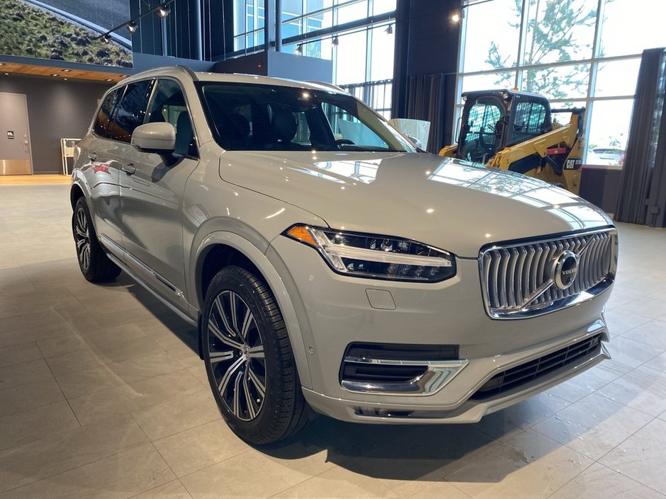 2024 Volvo XC90 B6 AWD Plus Bright Theme 7-Seater-6