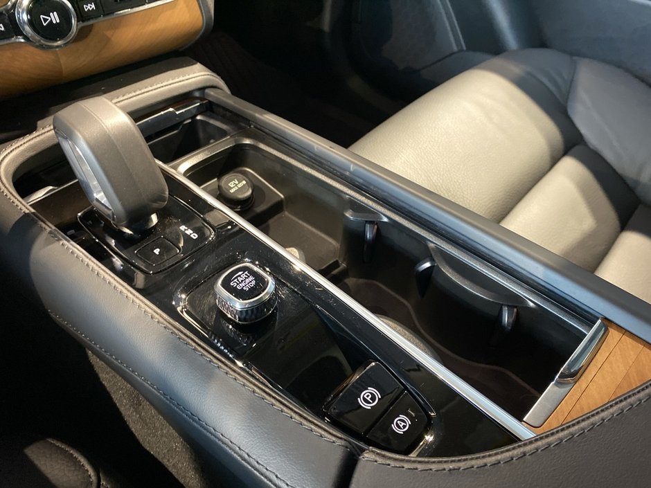 2024 Volvo XC90 B6 AWD Plus Bright Theme 7-Seater-12