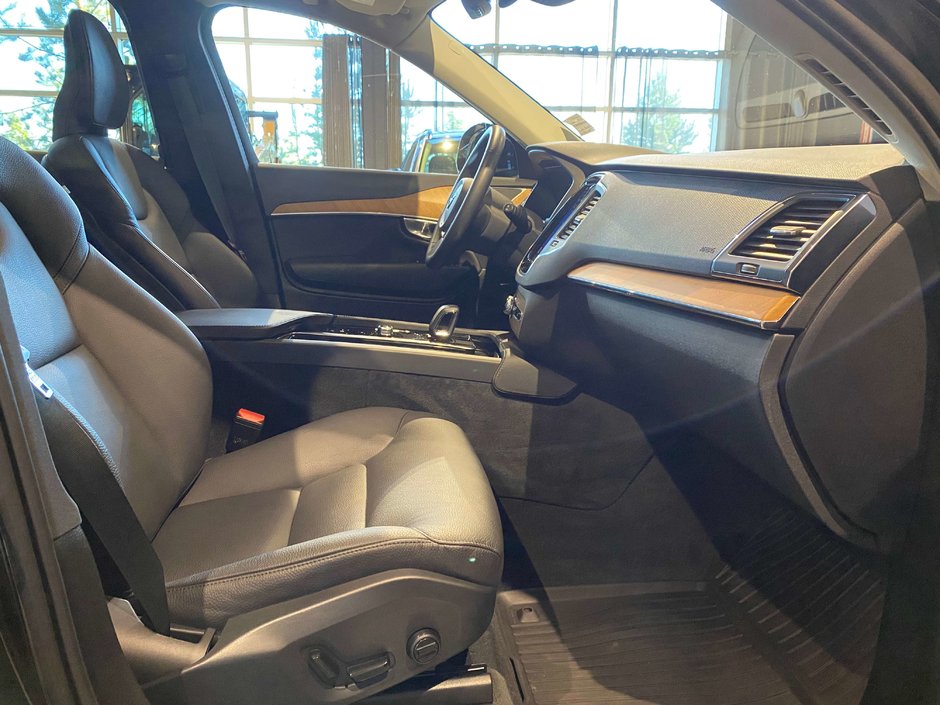 2024 Volvo XC90 B6 AWD Core Bright Theme 7-Seater-23