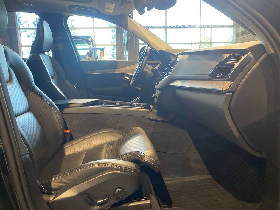 2024 Volvo XC90 B6 AWD Ultimate Bright Theme 7-Seater-24