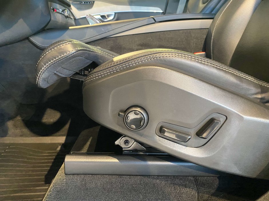 2024 Volvo XC90 B6 AWD Ultimate Bright Theme 7-Seater-13