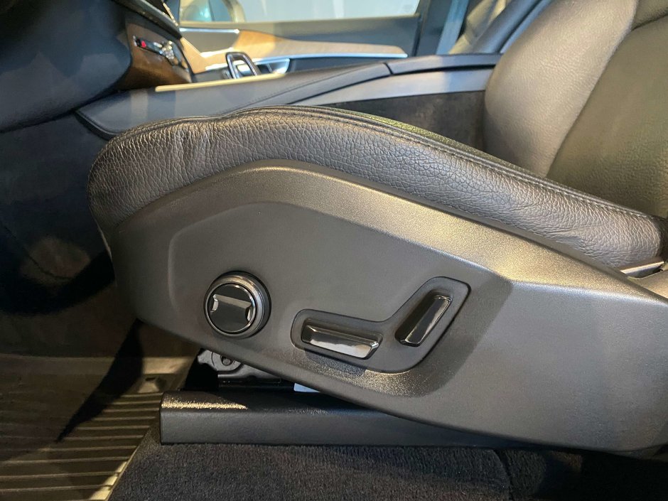 2024 Volvo XC90 B6 AWD Plus Bright Theme 7-Seater-14