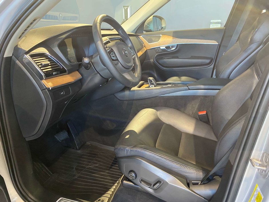 2024 Volvo XC90 B6 AWD Plus Bright Theme 7-Seater-9