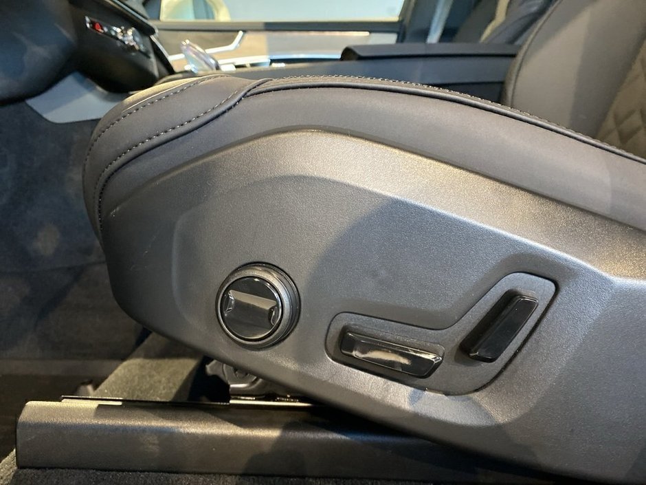 2025 Volvo XC90 2025.5 B6 AWD Core Bright Theme 7-Seater-13