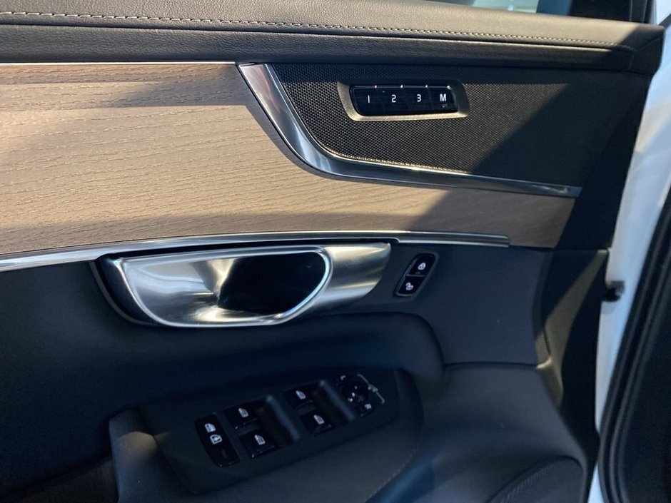 2025 Volvo XC90 2025.5 B6 AWD Core Bright Theme 7-Seater-11