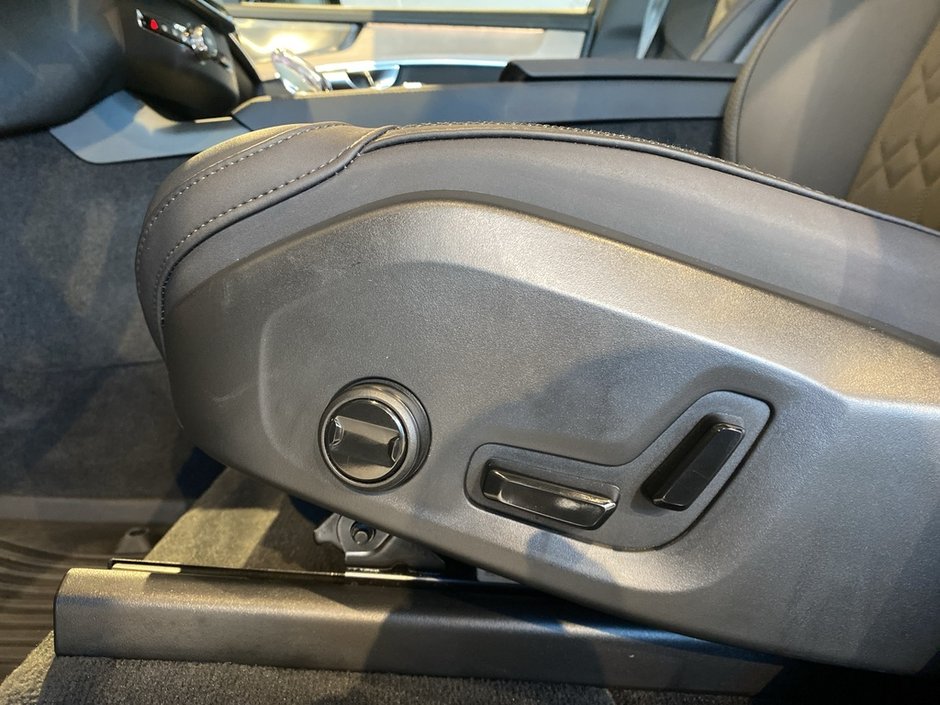 2025 Volvo XC90 2025.5 B6 AWD Plus Bright Theme 7-Seater-13