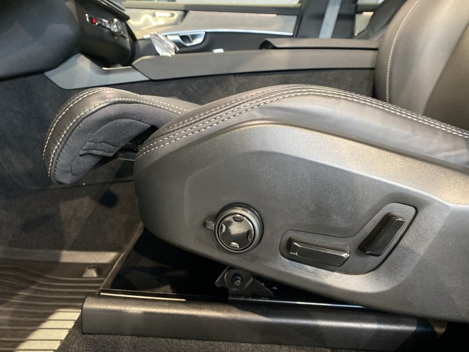 2025 Volvo XC90 2025.5 B6 AWD Ultra Bright Theme 7-Seater-13