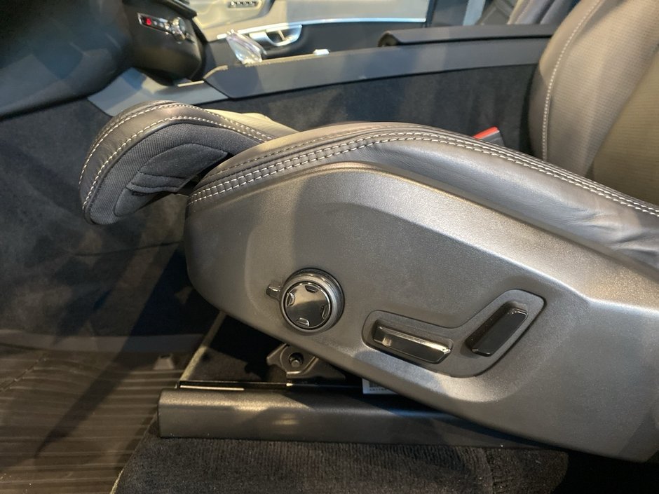 2025 Volvo XC90 2025.5 B6 AWD Ultra Bright Theme 7-Seater-13