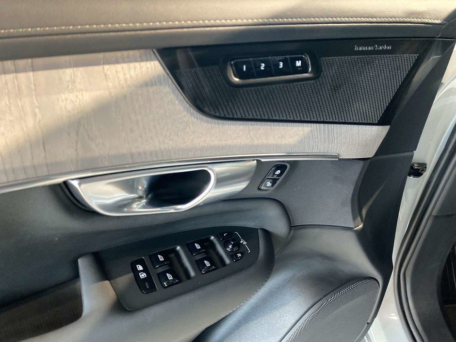 2026 Volvo XC90 B6 AWD Ultra Bright Theme 7-Seater-11