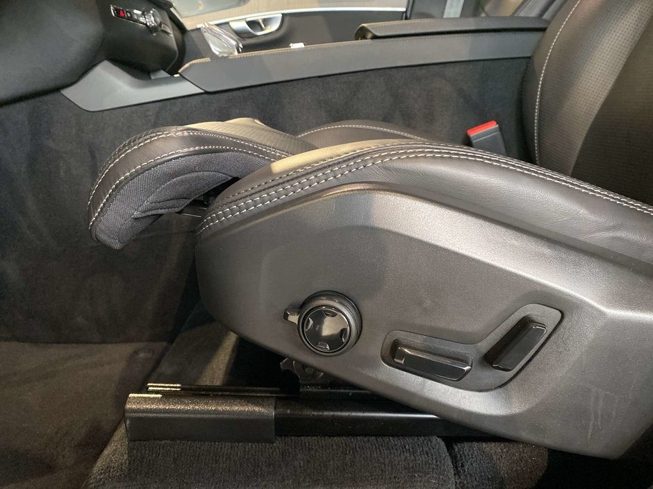2026 Volvo XC90 B6 AWD Ultra Bright Theme 7-Seater-13