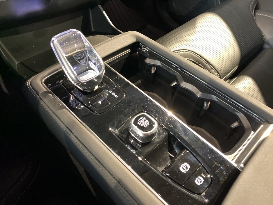 2026 Volvo XC90 B6 AWD Ultra Bright Theme 7-Seater-12