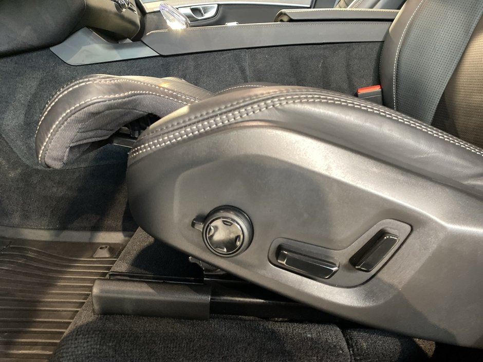 2026 Volvo XC90 B6 AWD Ultra Bright Theme 7-Seater-13