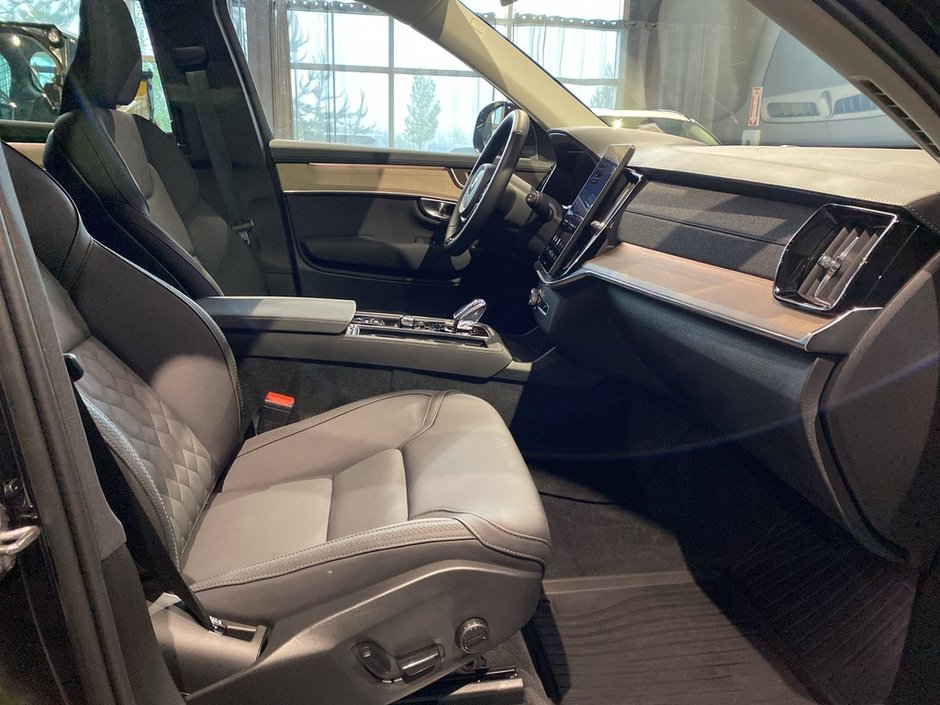 2026 Volvo XC90 B6 AWD Core Bright Theme 7-Seater-24