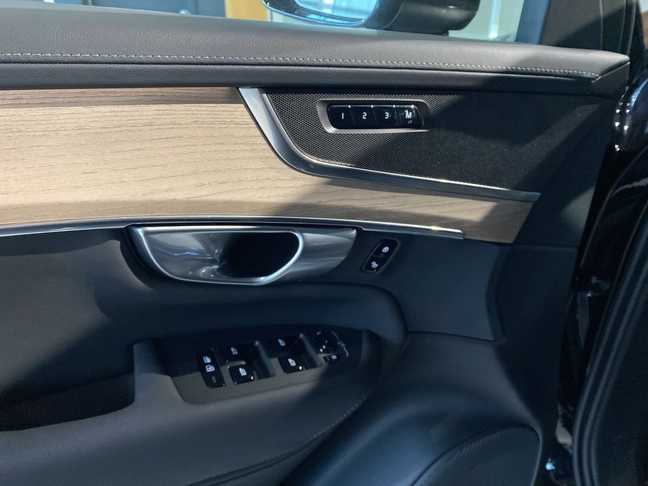 2026 Volvo XC90 B6 AWD Core Bright Theme 7-Seater-12
