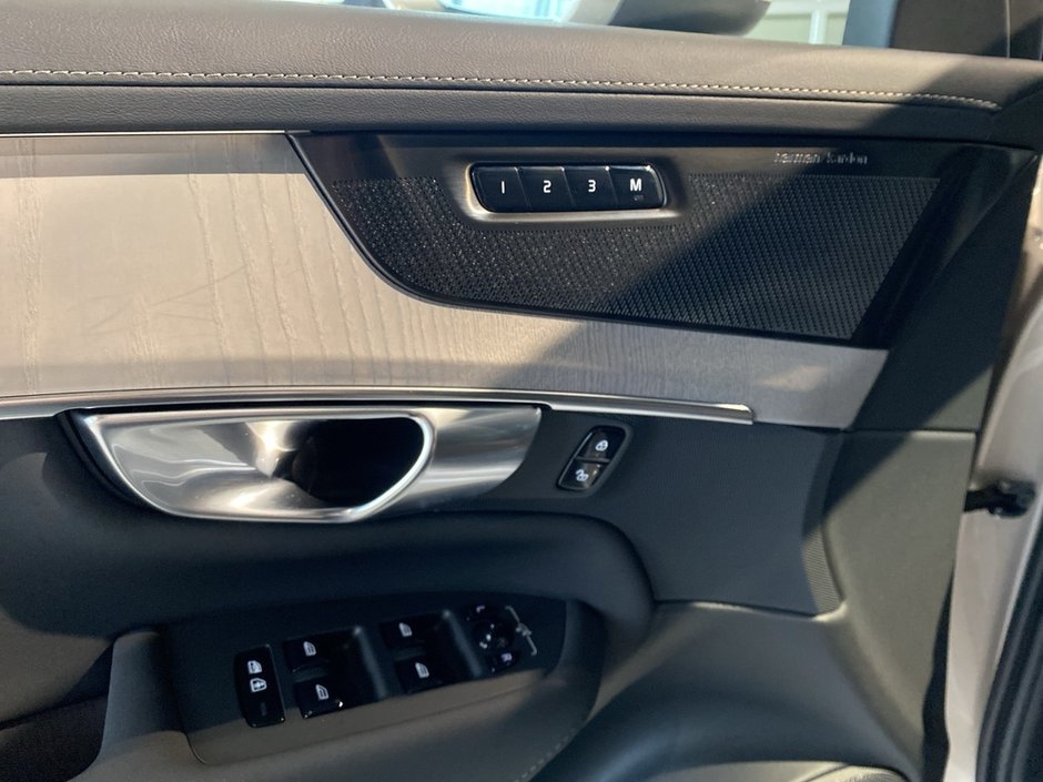2026 Volvo XC90 B6 AWD Ultra Bright Theme 7-Seater-11