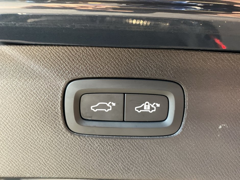 2026 Volvo XC90 B6 AWD Plus Dark Theme 7-Seater-22
