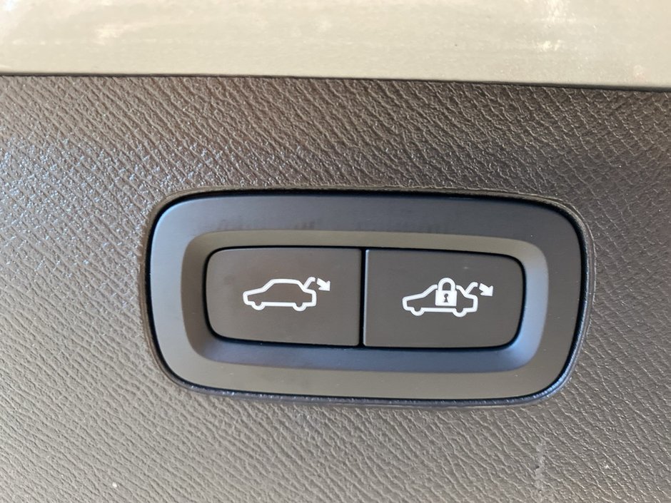 2026 Volvo XC90 B6 AWD Ultra Bright Theme 6-Seater-22