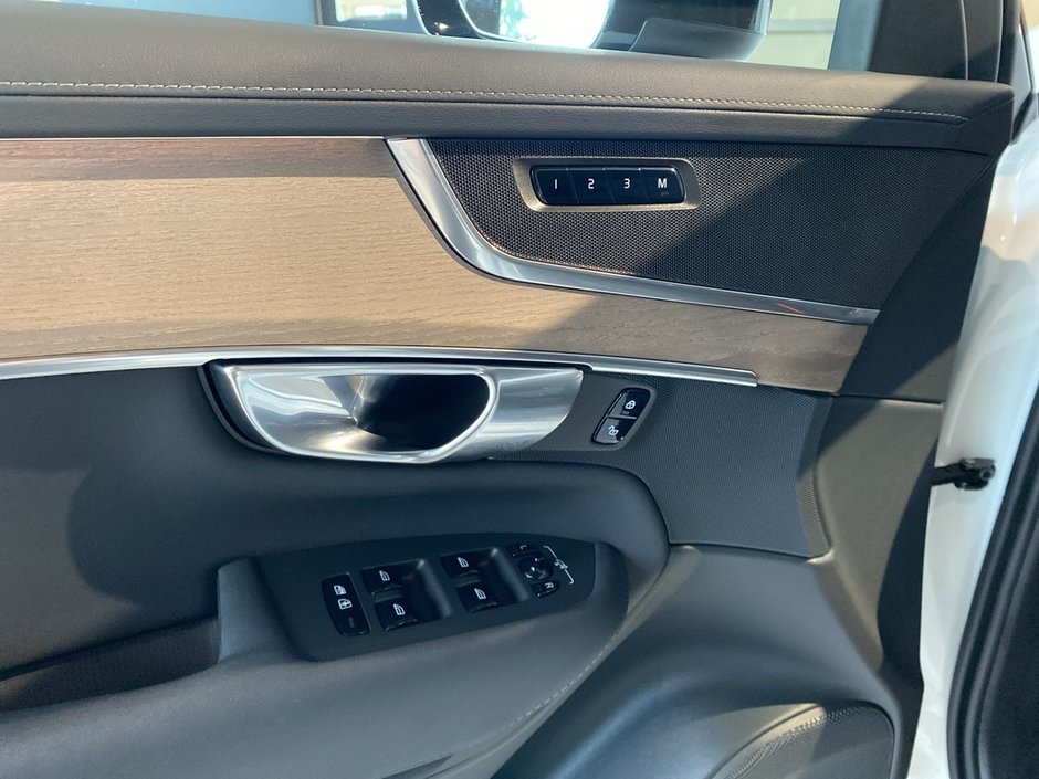 2026 Volvo XC90 B6 AWD Plus Dark Theme 7-Seater-11