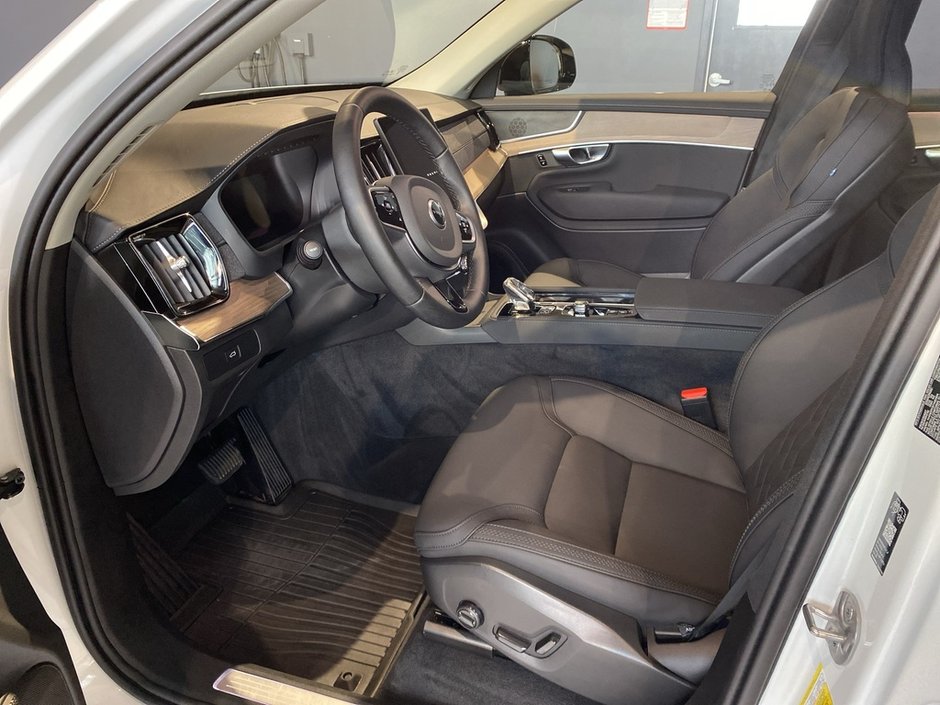 2026 Volvo XC90 B6 AWD Plus Dark Theme 7-Seater-9