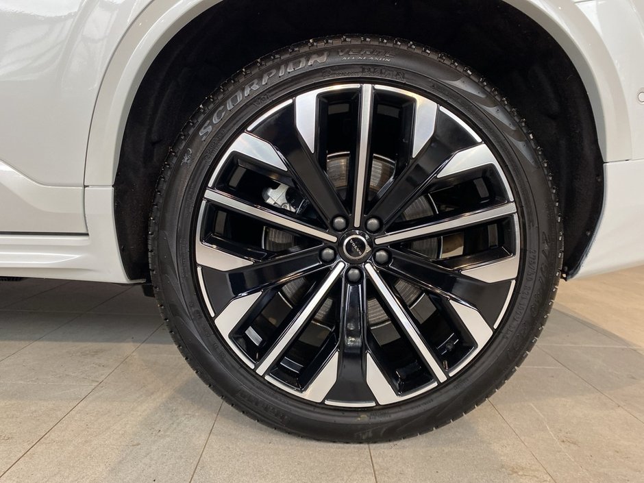 2026 Volvo XC90 B6 AWD Plus Dark Theme 7-Seater-8
