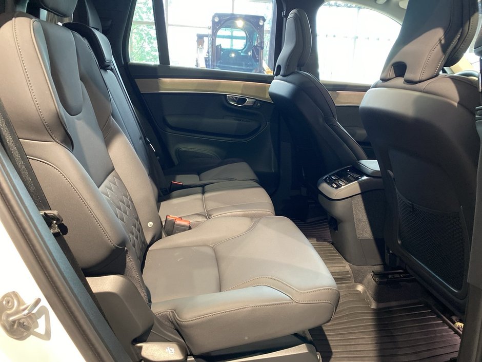 2026 Volvo XC90 B6 AWD Plus Dark Theme 7-Seater-22
